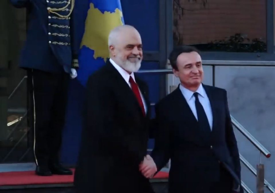 me-ceremoni-shteterore,-kryeministri-kurti-pret-kryeministrin-rama