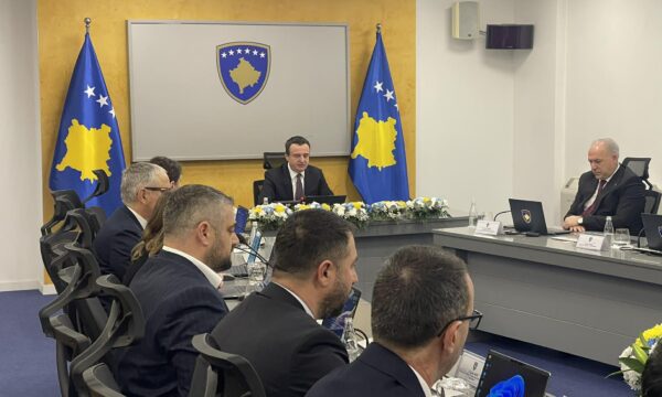 kosova-18-vite-shtet,-qeveria-mban-seance-solemne,-kurti-nuk-harron-ish-kreret-e-uck-qe-po-gjykohen-ne-hage:-historia-do-ta-beje-gjykimin-e-drejte