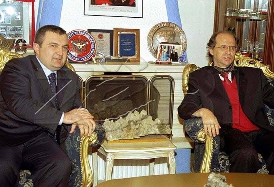 meta-hap-arkivat-e-fotove-dhe-uron-diten-e-pavaresise-se-kosoves:-lavdi-perjete-atyre-qe-sakrifikuan-per-lirine!