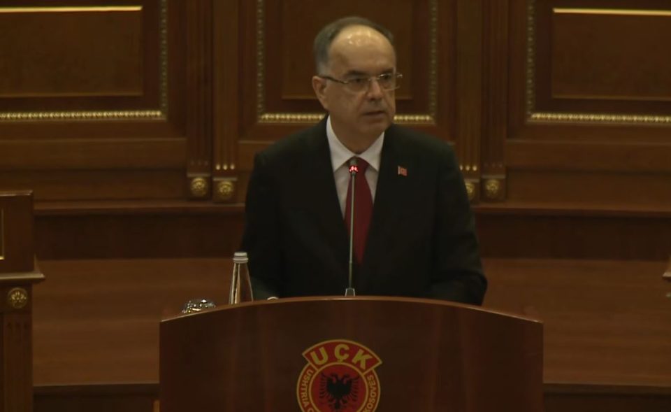 “e-verteta-eshte-me-uck”/-18-vjetori-i-pavaresise-se-kosoves,-presidenti-begaj:-na-kane-fyer!-ata-qe-udhehoqen-luften-per-liri,-po-perballen-me-akuza-te-montuara-ne-hage