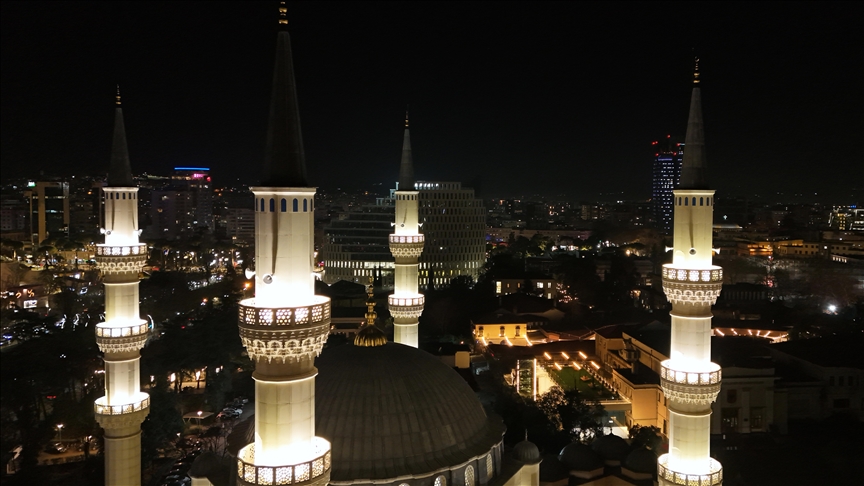 ne-vendet-e-rajonit-falet-namazi-i-teravise-se-pare-me-rastin-e-ramazanit