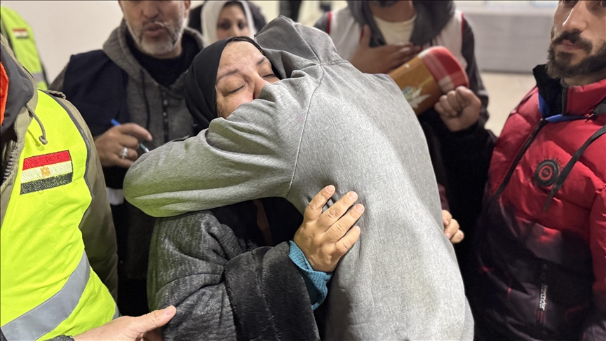 vetem-nje-e-treta-e-udhetareve-te-pritur-kaluan-piken-kufitare-rafah-qe-nga-rihapja