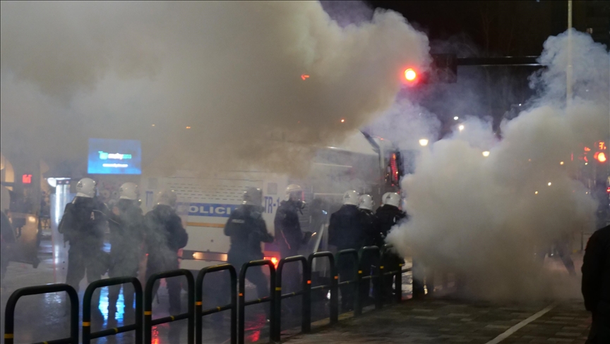 ne-shqiperi-mbahet-proteste-antiqeveritare-me-tensione