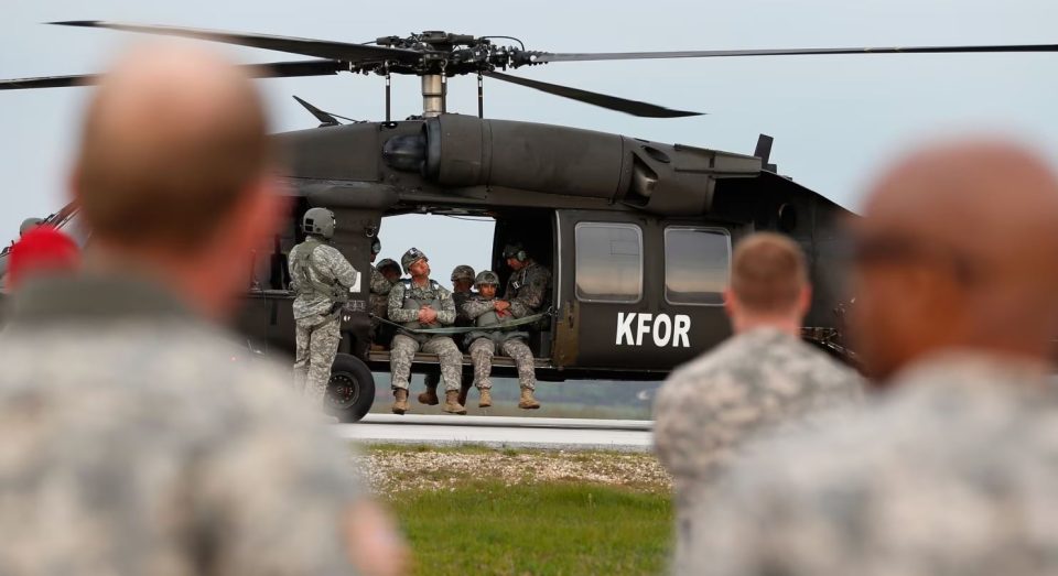 koloneli-wojcik:-terheqja-e-papritur-e-trupave-amerikane-do-te-shkaktonte-pasiguri-ne-kosove