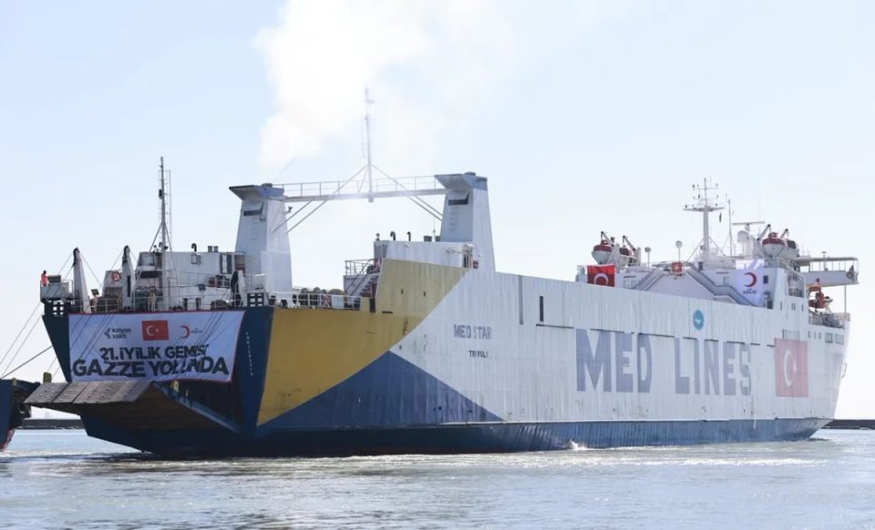 ndihmat-e-gjysmehenes-se-kuqe-turke-vazhdojne-te-hyjne-ne-gaza-pas-rihapjes-se-pikes-kufitare-rafah