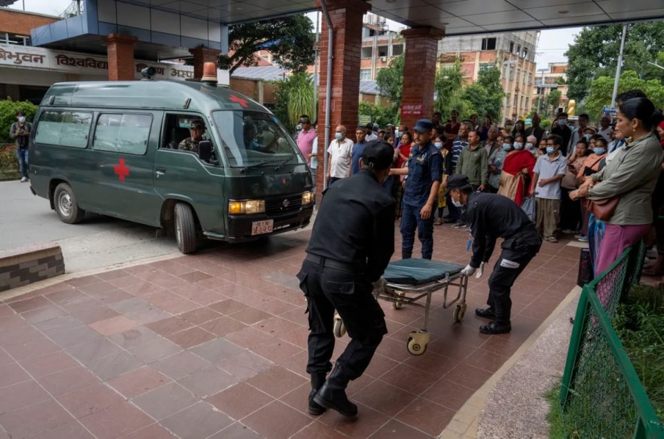 te-pakten-17-te-vdekur-pasi-autobusi-ra-ne-lume-ne-nepal