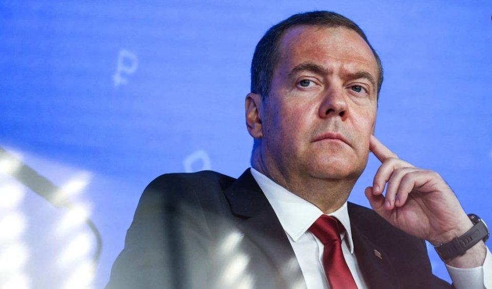 “nese-franca-dhe-britania…”-medvedev-mesazh-evropes:-do-perdorim-armet-berthamore-ndaj-ukraines,-parisit-dhe-londres-po-na-kercenuan!