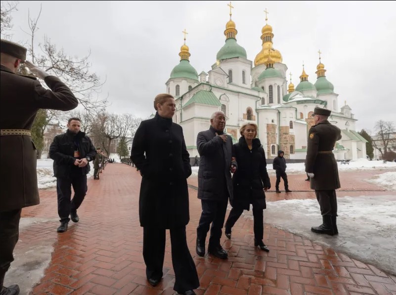 ursula-von-der-leyen:-be-do-t’i-jape-ukraines-90-miliarde-euro-kredi,-pavaresisht-kercenimit-per-bllokim-nga-hungaria