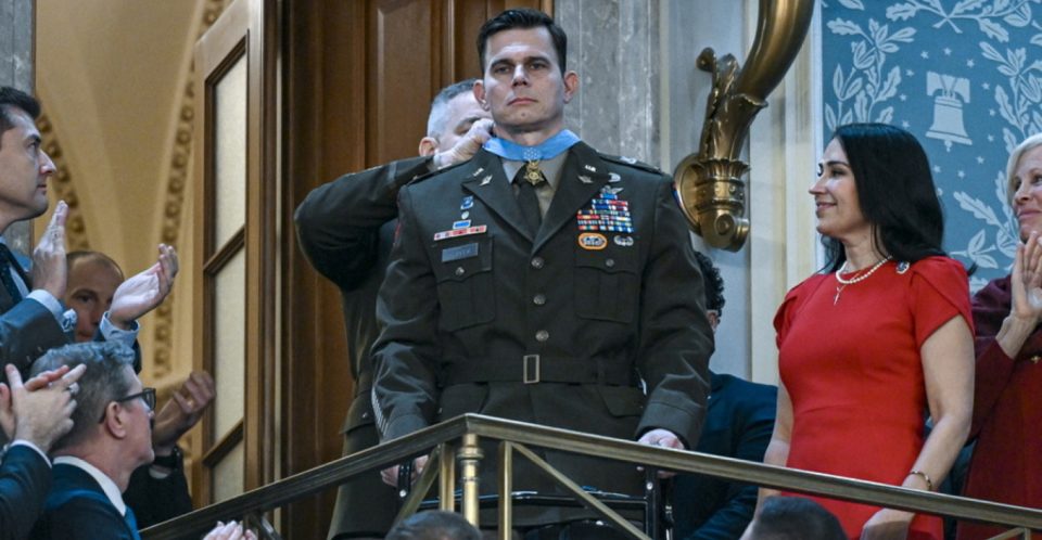 video/-u-plagos-rende-gjate-operacionit-per-arrestimin-e-maduros,-trump-nderon-pilotin:-u-qellua-kater-here,-gje-qe-i-copetoi-kemben