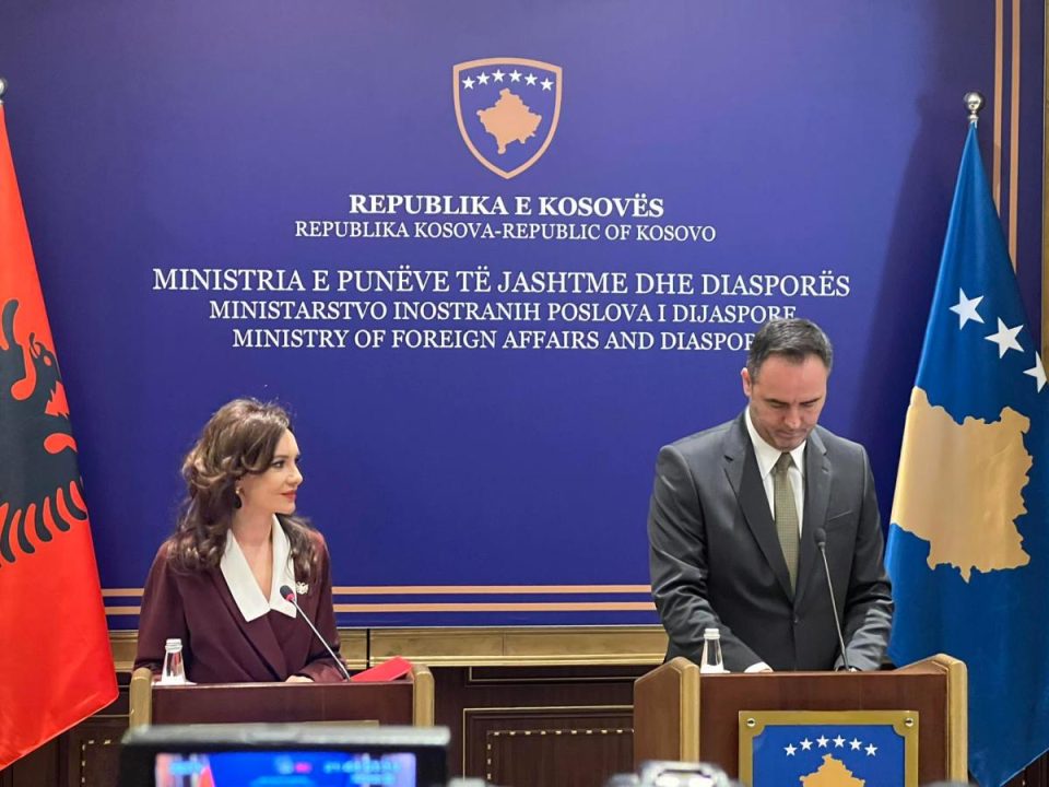 spiropali-nis-viziten-zyrtare-ne-kosove,-pritet-nga-konjufca