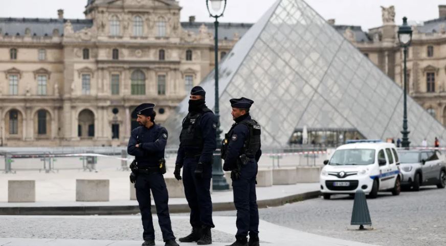 muzeu-i-luvrit-behet-me-drejtor-te-ri,-macron-zgjedh-shefin-e-“pallatit-te-versajes”!-kush-eshte-profesori-62-vjecar