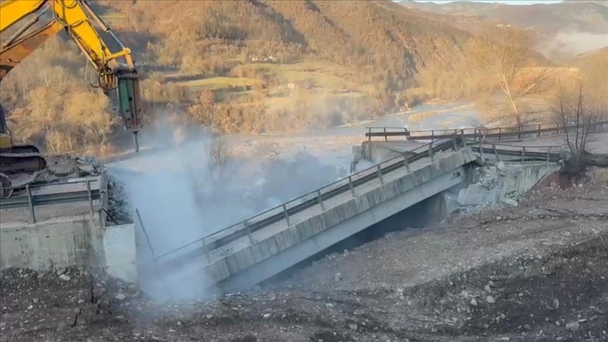 shqiperi,-demtimi-i-aksit-rrugor-librazhd-perrenjas-shkakton-probleme-ne-qarkullim