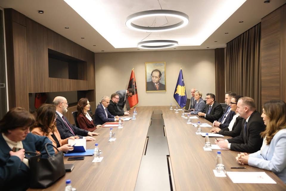 spiropali-takim-me-drejtuesit-e-partive-kryesore-ne-kosove:-bashke-per-sigurine-kombetare,-aleancat-strategjike-dhe-konsolidimin-nderkombetar