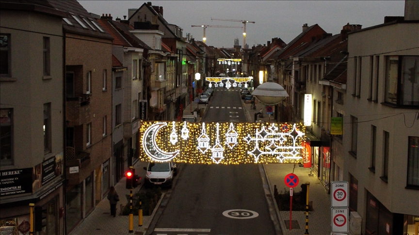 per-here-te-pare-ne-belgjike,-qyteti-gent-ndricon-rruget-per-muajin-e-ramazanit