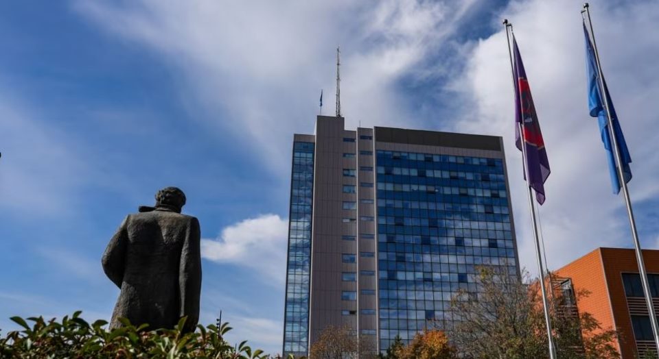 “simbol-uniteti-ne-skenen-politike”/-pertej-emrave,-cfare-presidenti-i-duhet-kosoves-sot?