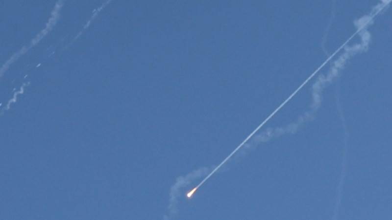 irani-njofton-nisjen-e-raketave-dhe-droneve-drejt-izraelit