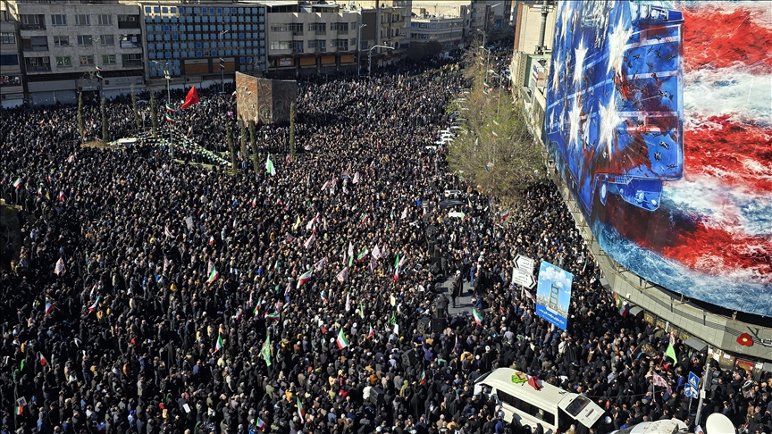 zi-kombetare-dhe-protesta-shperthejne-ne-iran-pas-vrasjes-se-liderit-suprem-khamenei-ne-sulmet-shba-izrael