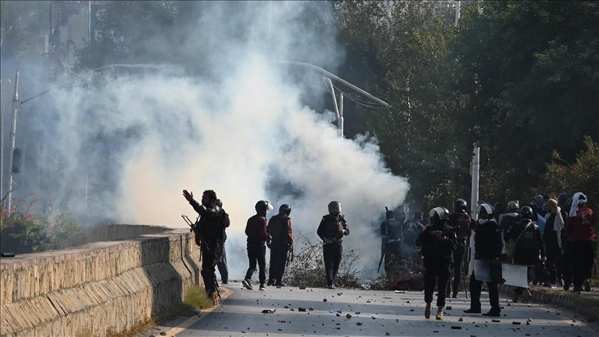 te-pakten-9-te-vrare-pasi-protestuesit-sulmojne-konsullaten-e-shba-se-ne-karachi-te-pakistanit-per-vrasjen-e-khameneit