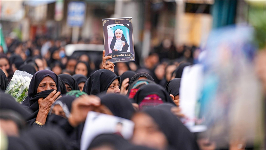 mbahet-ceremoni-mortore-per-nxenesit-e-vrare-ne-sulmin-shba-izrael-ndaj-nje-shkolle-ne-iran