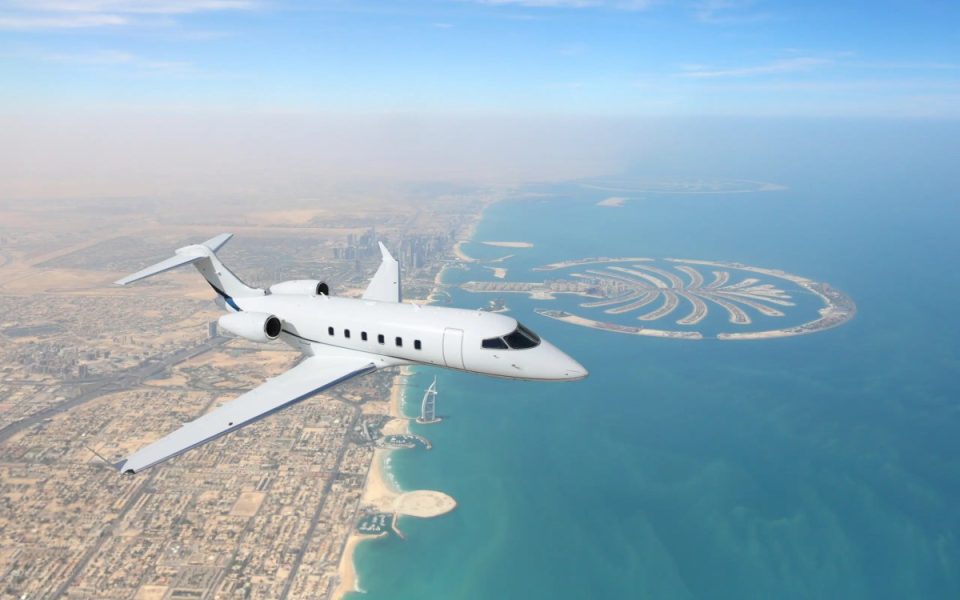 frika-ne-palce-nga-lufta:-si-po-ia-mbathin-super-te-pasurit-e-dubait-me-avione-private