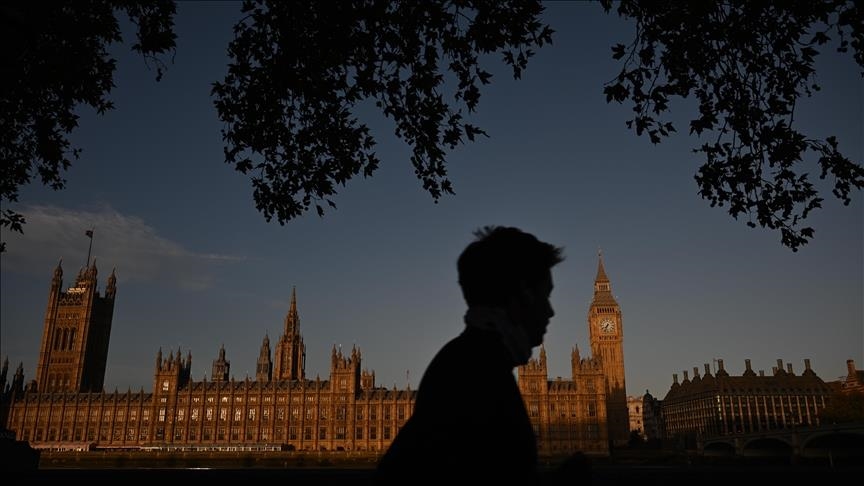 britania-ofron-pagesa-deri-ne-55.000-dollare-per-largimin-e-familjeve-me-azil-te-refuzuar