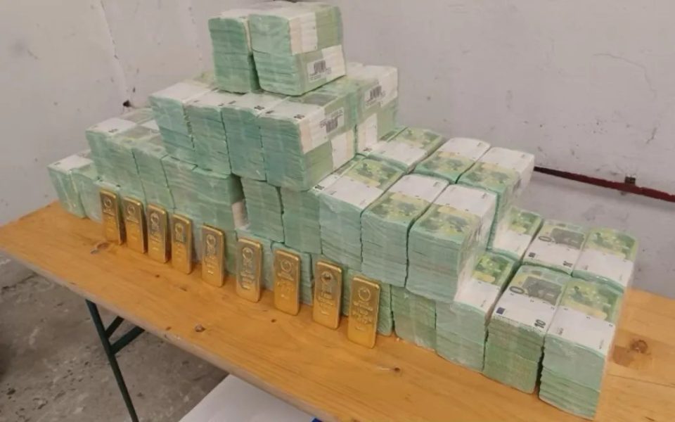 pse-nga-ukraina-po-nxirren-para-me-furgone-dhe-jo-permes-bankave?