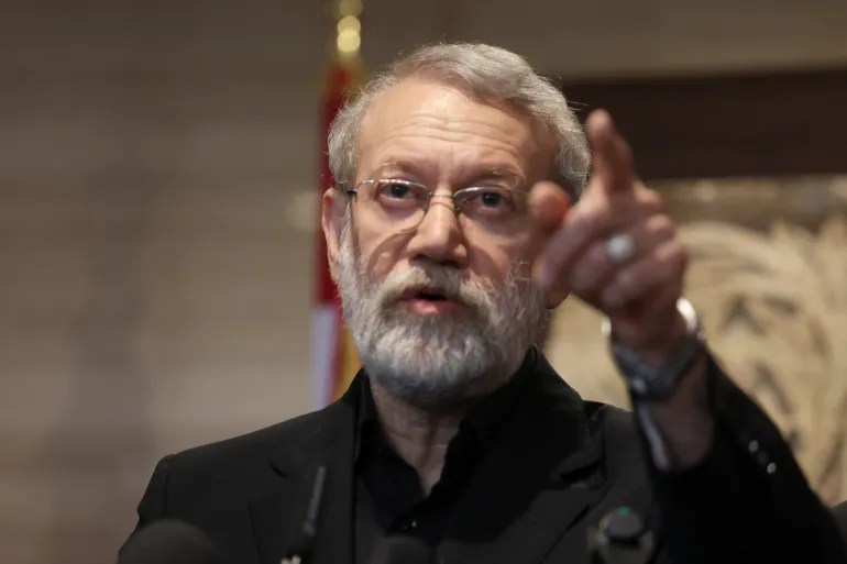  ali-larijani:-shba-po-deshton-ne-objektivat-e-saj-ndaj-iranit