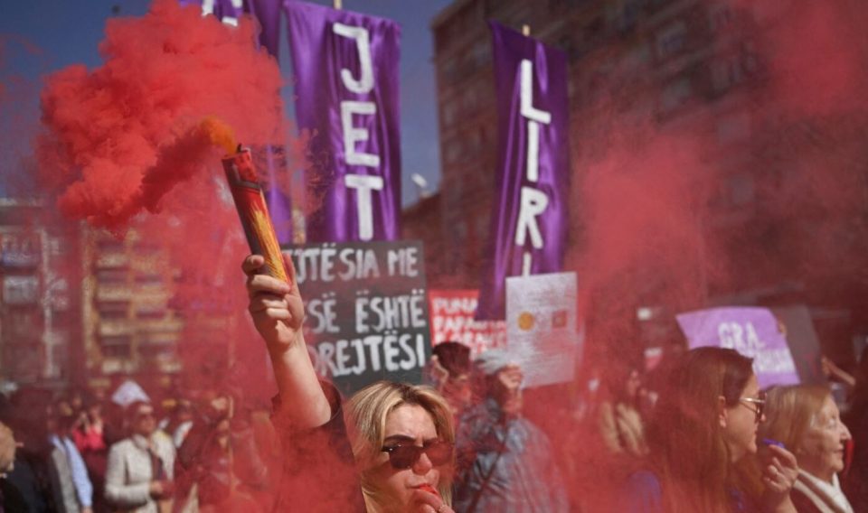 “per-jete-me-dinjitet”/-mbahet-marshim-ne-prishtine,-kerkohet-barazi-dhe-drejtesi-per-grate