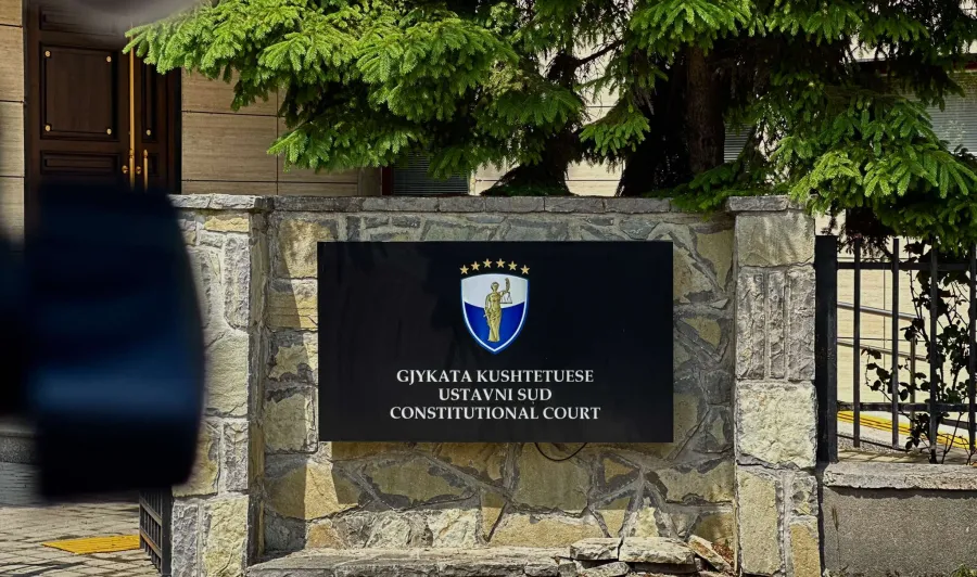kushtetuesja-ndalon-dekretin-e-osmanit-per-shperndarjen-e-kuvendit-te-kosoves,-vendos-mase-te-perkohshme-deri-ne-fund-te-muajit