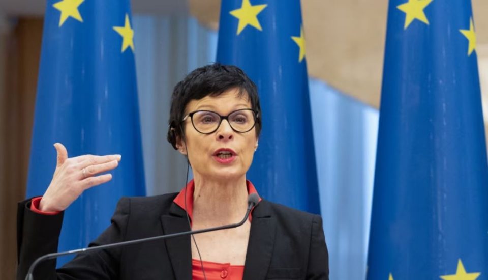 vjosa-osmani-shperndau-parlamentin,-komisonerja-per-zgjerim-e-be,-shtyn-viziten-e-planifikuar-ne-kosove