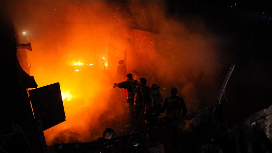 shperthen-zjarr-ne-tendat-e-palestinezeve-te-zhvendosur-pas-nje-sulmi-izraelit-ne-gaza