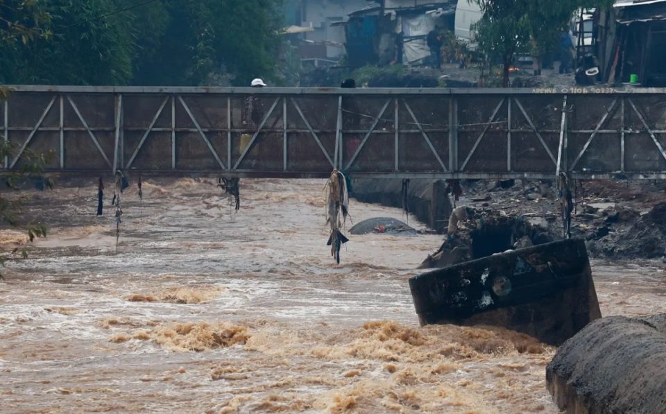 permbytjet-ne-etiopi-lene-te-pakten-30-te-vdekur-pas-reshjeve-te-dendura