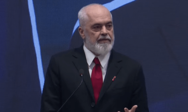 rama-mesazh-vuciqit:-nese-preket-kosova,-preket-edhe-shqiperia