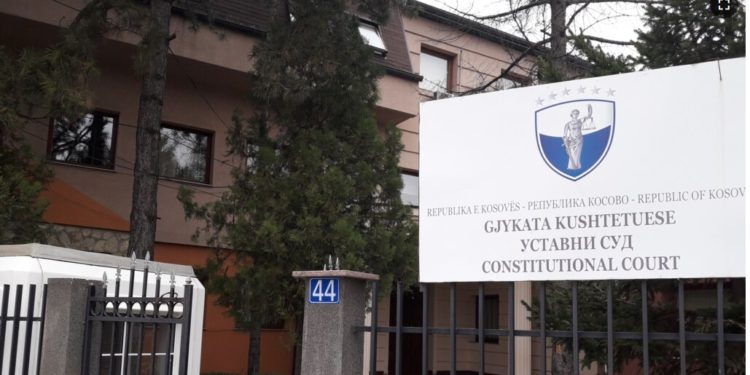 gjykata-kushtetuese-bashkon-kerkesat-e-kurtit-dhe-deputeteve-te-lvv-se-per-dekretin-e-presidentes