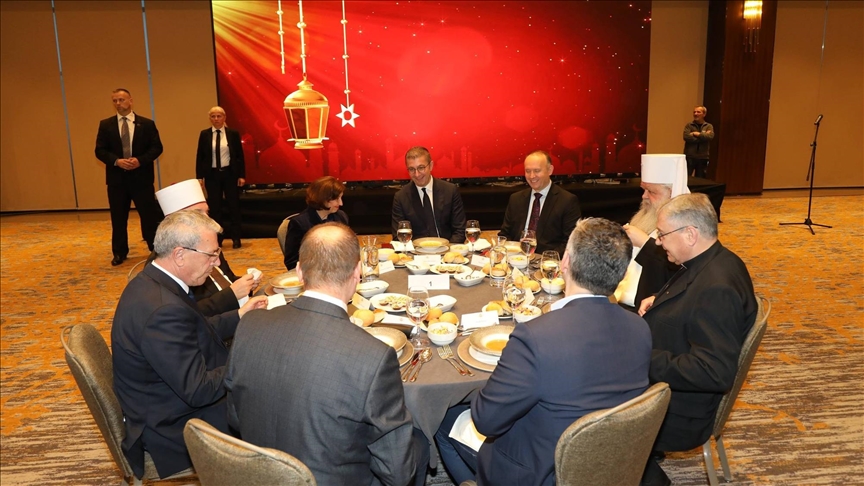 kryeministri-mickoski-organizon-iftar,-thekson-rendesine-e-bashkejeteses-dhe-respektit