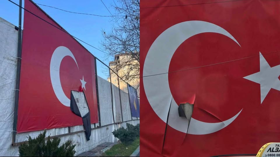 arrestohet-nje-person-ne-mitrovice,-dyshohet-se-e-perdhosi-flamurin-e-turqise
