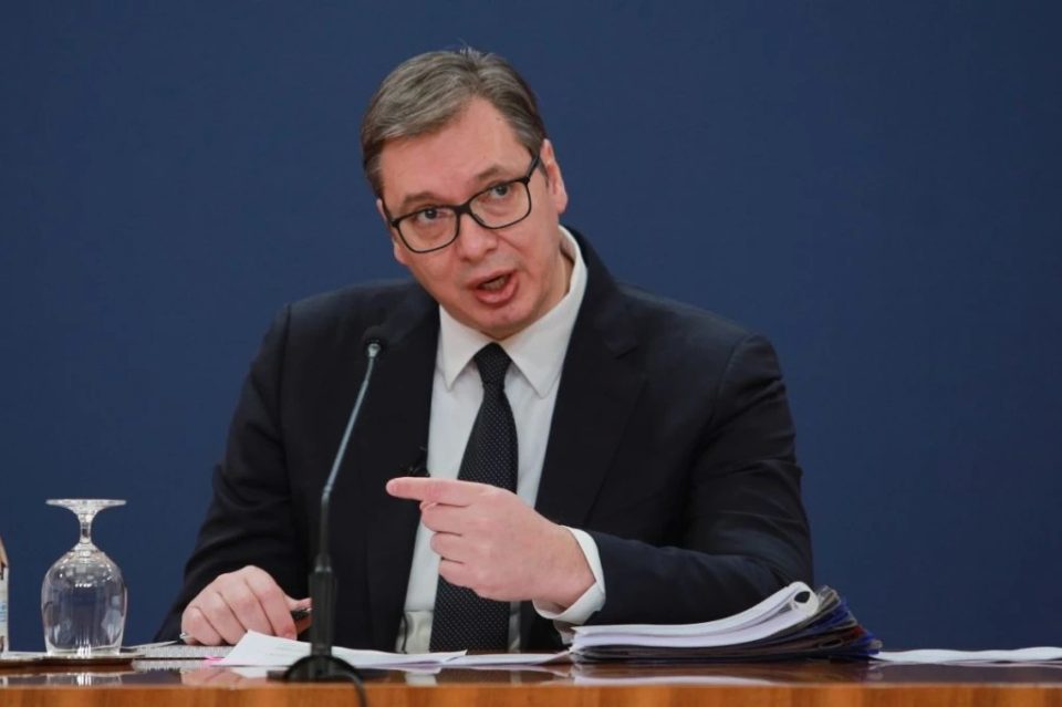 dy-marrezira-te-fresketa-nga-vucic…