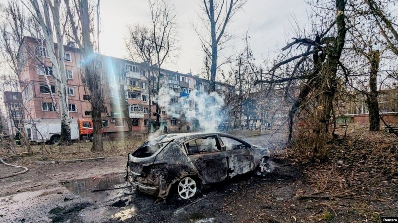 rusia-dhe-ukraina-sulme-ndaj-njera-tjetres,-leshohen-qindra-drone