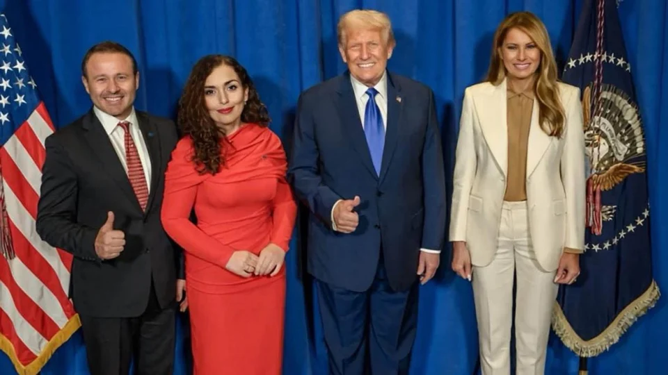me-ftese-te-melania-trump,-bashkeshorti-i-presidentes-vjosa-osmani-merr-pjese-ne-samitin-fft-ne-shtepine-e-bardhe