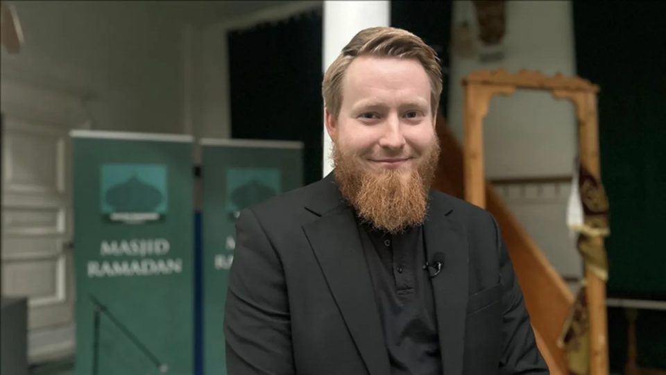 udhetimi-i-nje-londinezi-drejt-islamit:-ndihem-me-britanik-qe-kur-u-bera-mysliman