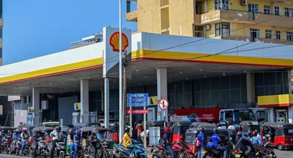 te-merkurat-dite-feste-zyrtare,-shtetet-qe-po-marrin-masa-per-te-kursyer-karburantin