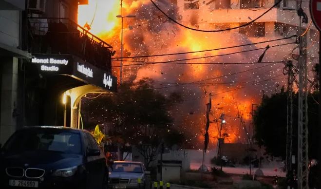 video-sulm-ajror-ne-bejrut,-momenti-kur-shembet-ndertesa-shumekateshe,-rritet-bilanci-i-viktimave