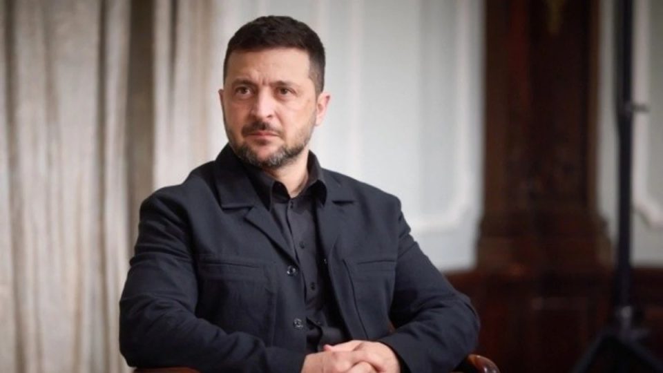 zelensky:-pavaresisht-luftes-ne-lindjen-e-mesme,-ukraina-vazhdon-te-marre-te-gjitha-pakot-e-ndihmes
