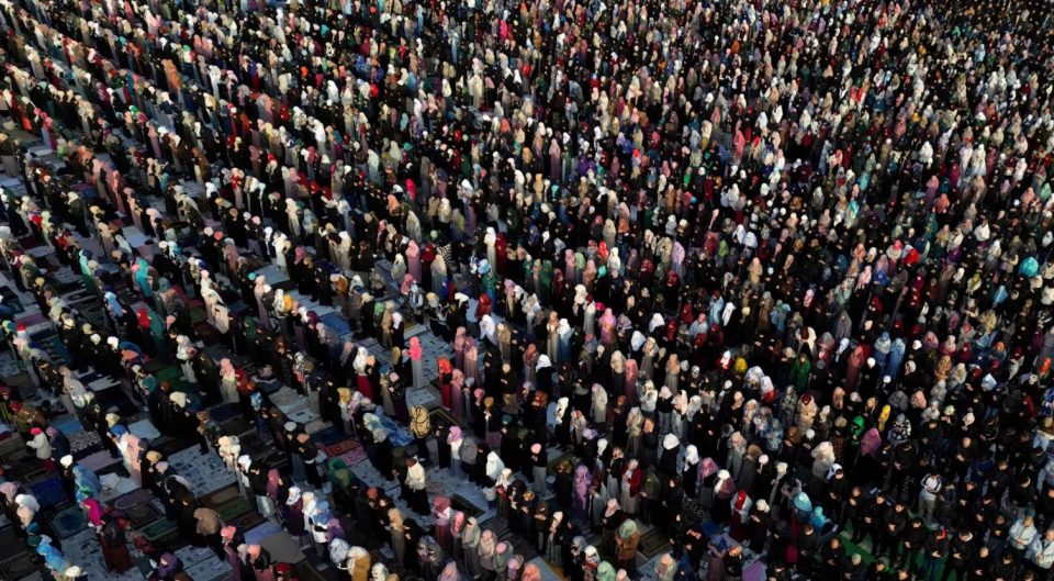 sot-feste-per-besimtaret-myslimane,-ku-u-fal-namazi-ne-kosove