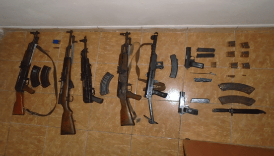 gjenden-armatim-e-uniforma-ne-nje-shtepi-te-pabanuar-ne-zubin-potok