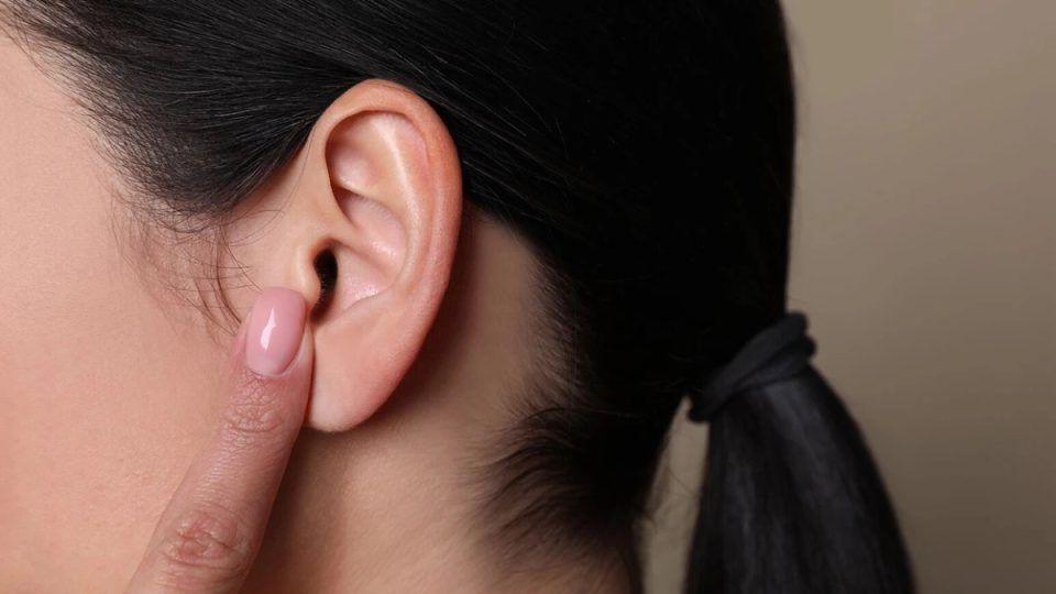 hapni-gojen-para-pasqyres-dhe-thoni-“aaa”-–-nje-test-i-thjeshte-per-nervin-vagus