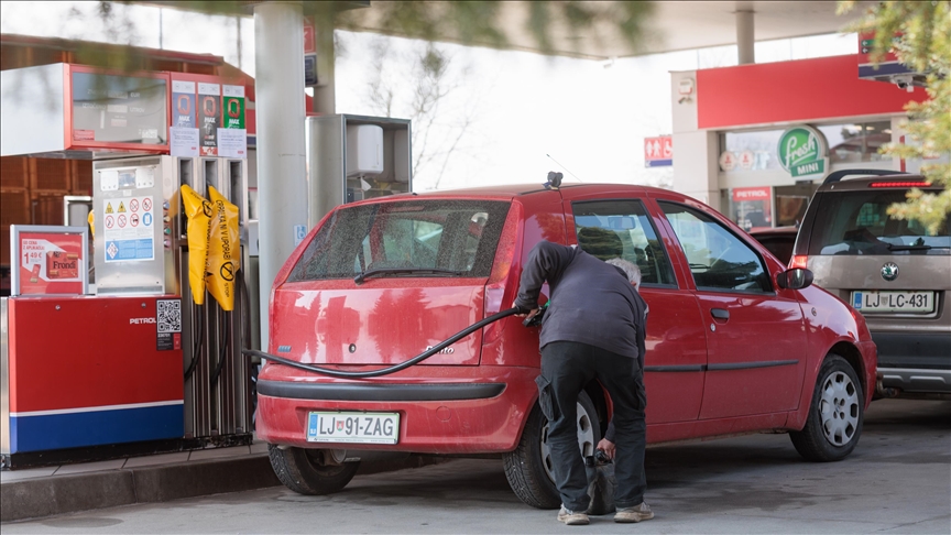 qytetaret-perballen-me-kufizime-ne-pikat-e-karburanteve-ne-slloveni