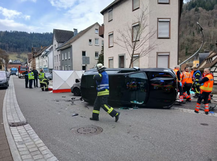 aksident-tragjik-ne-gjermani/-u-perplasen-nga-kamioni,-nderron-jete-29-vjecarja-shqiptare-dhe-djali-i-saj-i-mitur