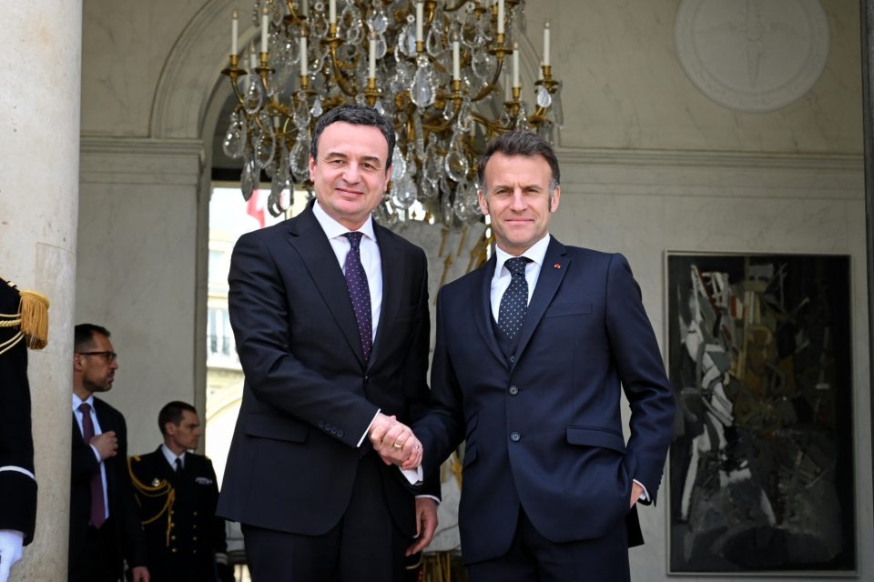 kurti-pritet-nga-macron-ne-paris,-takim-ne-elysee-dhe-diskutime-per-sigurine-e-kosoves-dhe-raportet-me-serbine