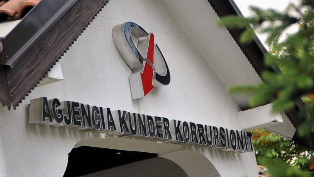 ​mbi-1-mije-400-zyrtare-nuk-e-kane-deklaruar-ende-pasurine,-edhe-tri-dite-afat